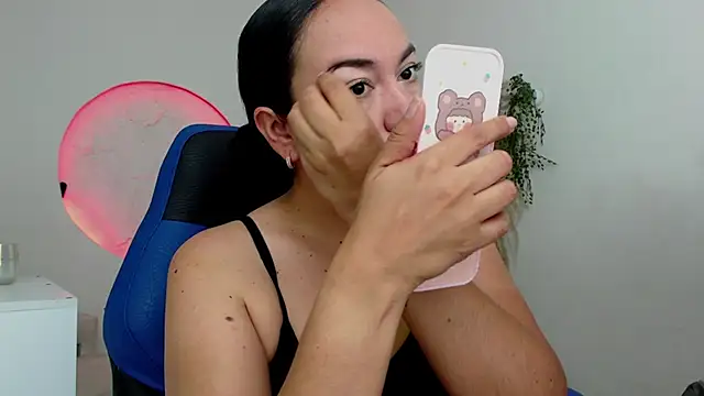 Yadis hot online show from 25, 11, 2025