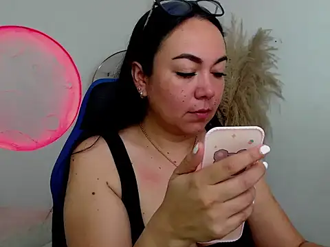 Yadis hot online show from 15, 1, 2026