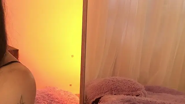 ISA NIXON online show from 17, 4, 2026