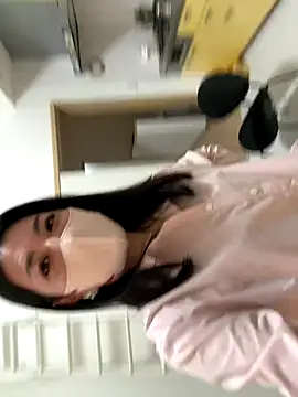 Snapshot of akimix_xoxo chatting on 28, 10, 2025 akimix xoxo online show from 28, 10, 2025