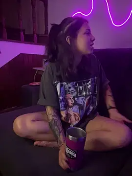 Snapshot of Hannahinfame chatting on 11, 11, 2025 Hannahinfame online show from 11, 11, 2025