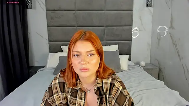 Snapshot of Susie_Porter chatting on 6, 11, 2025 Susie Porter online show from 6, 11, 2025