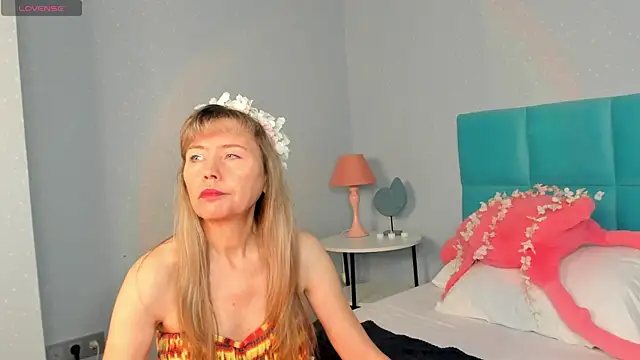 Carla Vogue online show from 9, 11, 2025