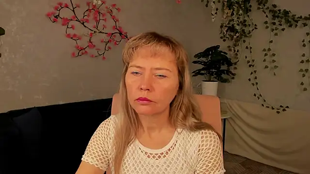 Carla Vogue online show from 17, 11, 2025