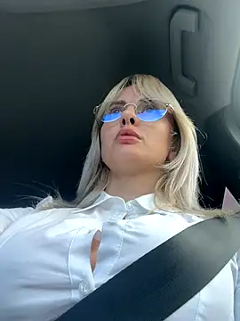 Snapshot of blondegirlx chatting on 28, 10, 2025 blondegirlx online show from 28, 10, 2025