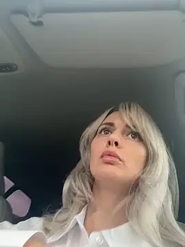 Snapshot of blondegirlx chatting on 4, 11, 2025 blondegirlx online show from 4, 11, 2025