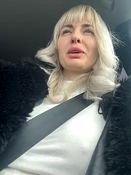 Snapshot of blondegirlx chatting on 12, 11, 2025 blondegirlx online show from 12, 11, 2025