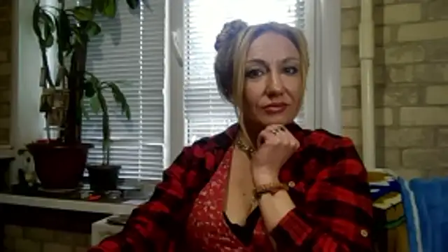 Snapshot of LilaniLoverx chatting on 4, 11, 2025 LilaniLoverx online show from 4, 11, 2025