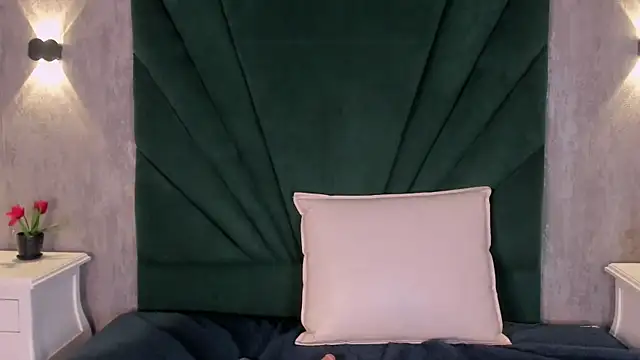 EmiliClarke online show from 1, 4, 2026