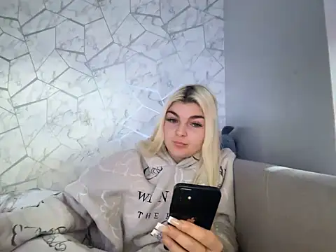 rosie-hipstergal online show from 4, 11, 2025