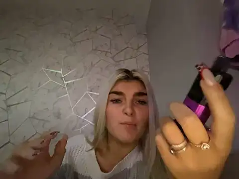 Snapshot of rosie-hipstergal chatting on 10, 11, 2025 rosie-hipstergal online show from 10, 11, 2025