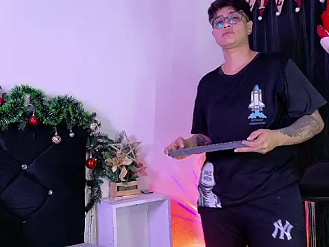 Snapshot of zarek_boston chatting on 4, 12, 2025 zarek boston online show from 4, 12, 2025