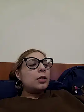 sweetbabygirlforyou online show from 15, 4, 2026