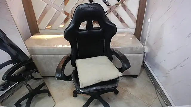 Little cherry b online show from 4, 12, 2025