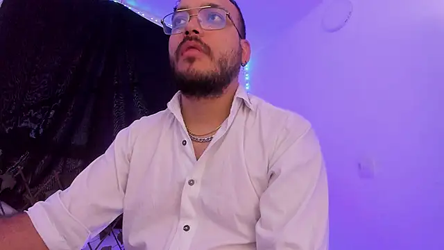 Snapshot of MarkWolfe1 chatting on 28, 10, 2025 MarkWolfe1 online show from 28, 10, 2025