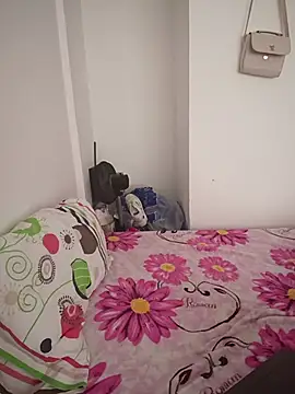 YeseniaRodriguez3 online show from 17, 12, 2025