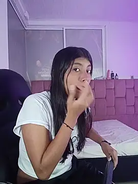 Snapshot of YeseniaRodriguez3 chatting on 5, 5, 2026 YeseniaRodriguez3 online show from 5, 5, 2026