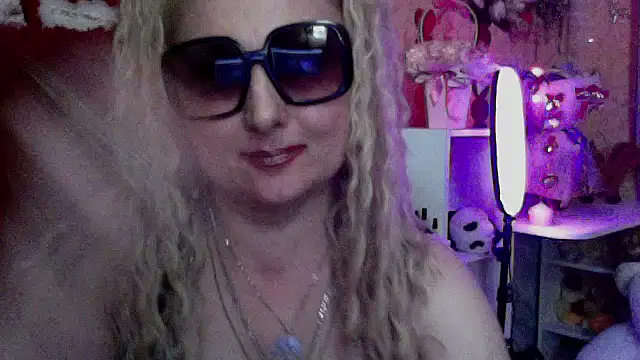 xHot Amazonq online show from 1, 5, 2026