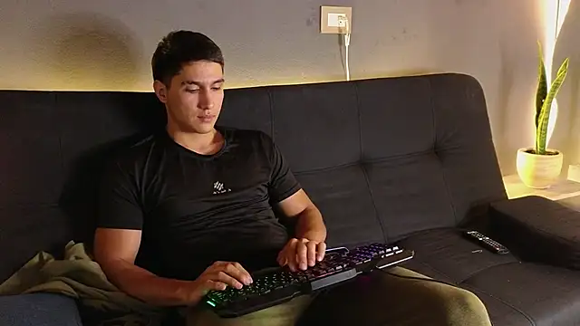 Snapshot of floy_king chatting on 26, 10, 2025 floy king online show from 26, 10, 2025