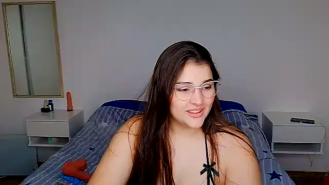 Snapshot of angietubebe chatting on 9, 7, 2026 angietubebe online show from 9, 7, 2026