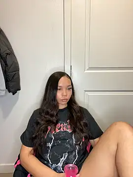 nikkiloveee online show from 26, 11, 2025