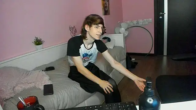 Snapshot of AvenGlow chatting on 28, 11, 2025 AvenGlow online show from 28, 11, 2025