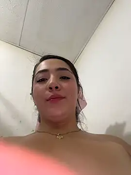 Hannahpradaa  online show from 5, 11, 2025