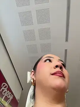 Hannahpradaa  online show from 24, 11, 2025