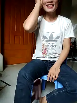 Snapshot of doggy-00 chatting on 20, 4, 2026 doggy-00 online show from 20, 4, 2026