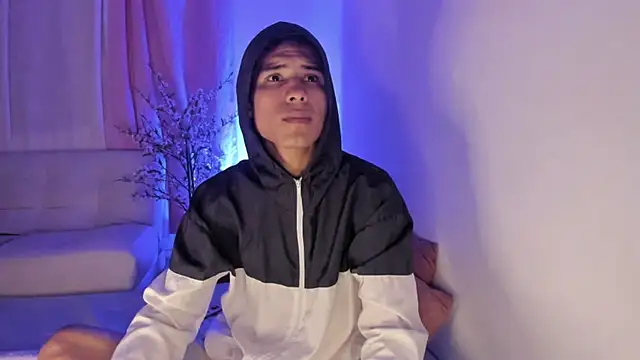 Snapshot of damian_fort1 chatting on 4, 11, 2025 damian fort1 online show from 4, 11, 2025