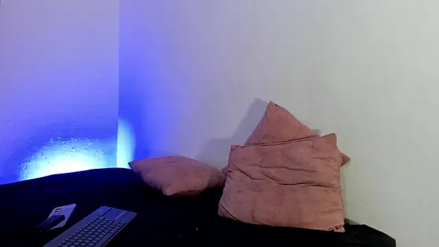 Snapshot of damian_fort1 chatting on 8, 11, 2025 damian fort1 online show from 8, 11, 2025