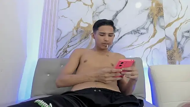 Snapshot of damian_fort1 chatting on 15, 11, 2025 damian fort1 online show from 15, 11, 2025