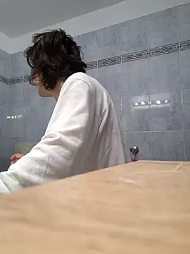 Piediniecollant online show from 2, 12, 2025