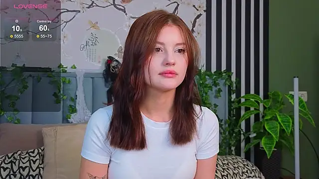 Snapshot of Sophie_fawn chatting on 29, 10, 2025 Sophie fawn online show from 29, 10, 2025