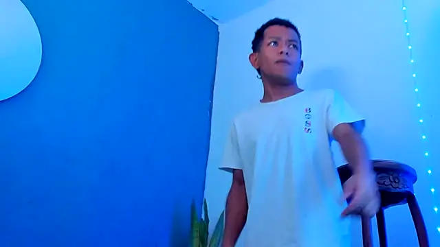 Snapshot of wild_best chatting on 8, 11, 2025 wild best online show from 8, 11, 2025