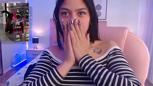 Snapshot of KikiVelvet chatting on 4, 11, 2025 KikiVelvet online show from 4, 11, 2025