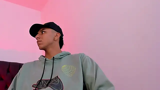 Snapshot of leelpaul chatting on 28, 10, 2025 leelpaul online show from 28, 10, 2025