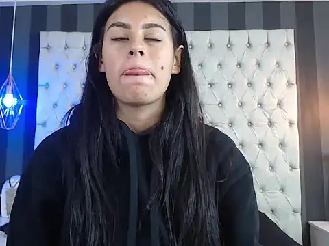 Camile Petite online show from 18, 11, 2025