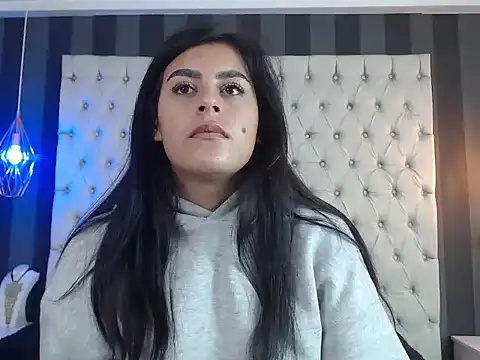 Camile Petite online show from 25, 11, 2025