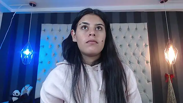 Camile Petite online show from 13, 12, 2025