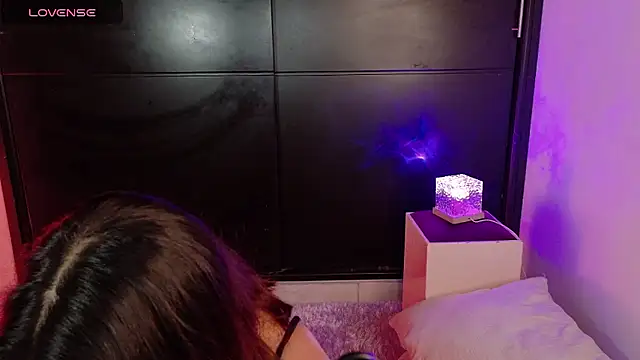 emilyy1  online show from 10, 1, 2026