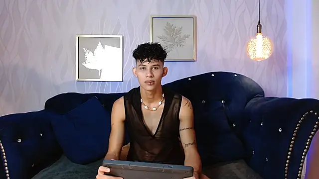 KamiSuarez online show from 3, 11, 2025