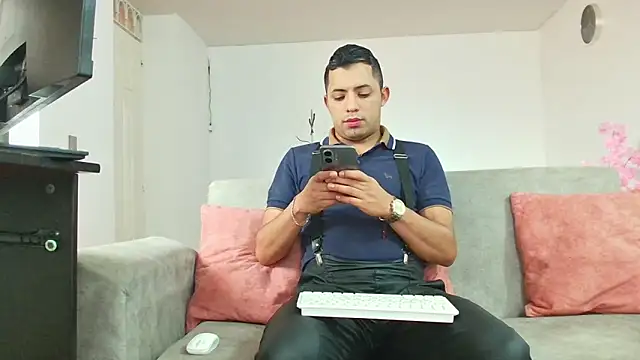 Snapshot of Mike_Fetiche chatting on 3, 2, 2026 Mike Fetiche online show from 3, 2, 2026