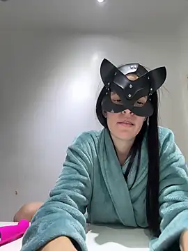 carolinedanger  online show from 8, 11, 2025