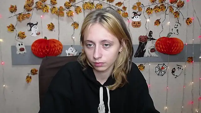 Snapshot of TracyLll chatting on 3, 11, 2025 TracyLll online show from 3, 11, 2025