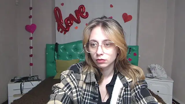 TracyLll online show from 1, 2, 2026