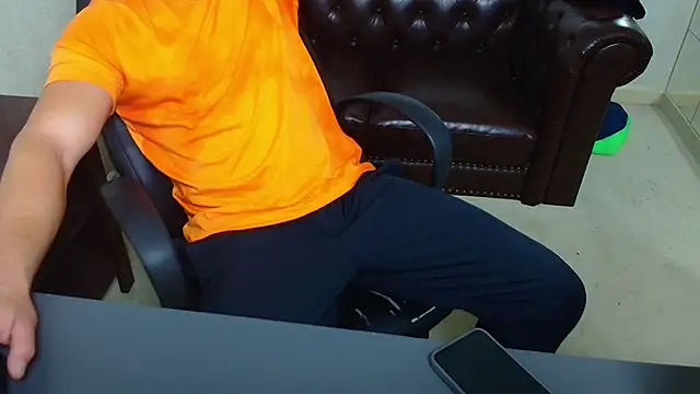 HayesWood online show from 4, 12, 2025