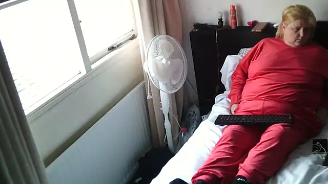 Sylviastar46 online show from 22, 12, 2025