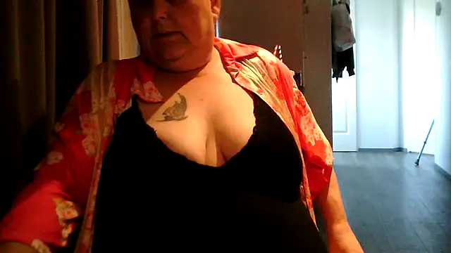 Sylviastar46 online show from 4, 6, 2026