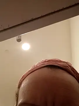 Snapshot of Karebearz1 chatting on 28, 11, 2025 Karebearz1 online show from 28, 11, 2025